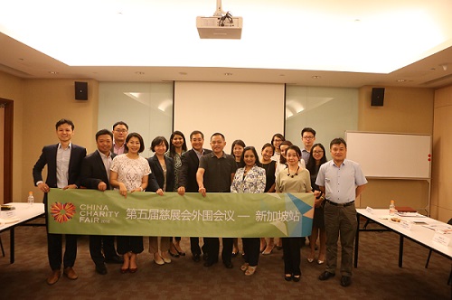 1472731155220925.jpg 1 研讨会代表团和受访机构代表合影留念.JPG