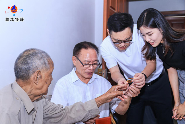 /ueditor/image/2018/09/04/8427796e67a75fd79341b102fe32c9d2.jpg 向老兵致敬!关爱太行抗战老兵活动在平山县举行4.jpg