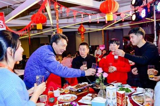 /ueditor/image/2019/02/05/5289539a041f409320ba72d8ac9d62a2.jpg 提前开席的阿里巴巴年夜饭:首次邀请“益”家人2.jpg