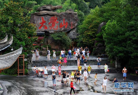 奋力脱贫攻坚 生态追“清”逐“绿”2.jpg