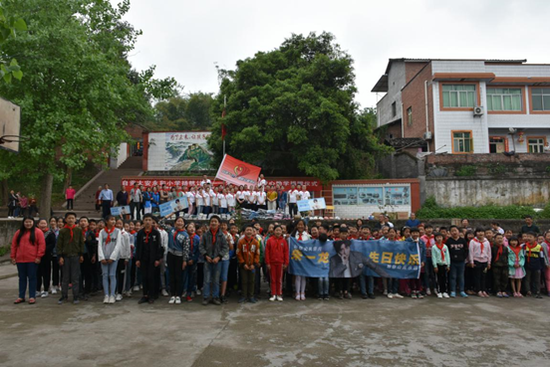 /ueditor/image/2019/04/17/c401eb8b1263363b14208e2d59581830.png 朱一龙粉丝联合新浪扬帆公益基金送爱入校1.png