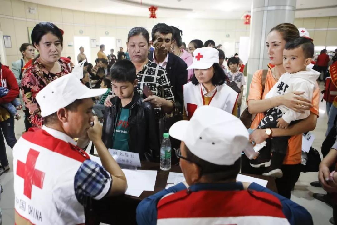 中国红基会“天使之旅——贫困先心病患儿筛查救助行动”再次走进新疆和田1.jpg