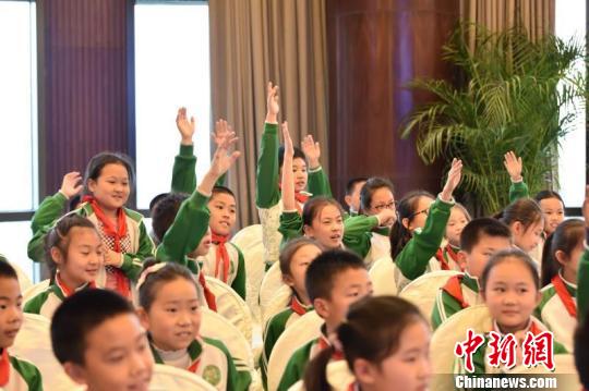 /ueditor/image/2019/04/30/0e4f97dfe032d3ff1b5d6fc7a34f6576.jpg 孙宝国院士带你探秘食品科学--“院士大讲堂”第二讲开讲 1.jpg