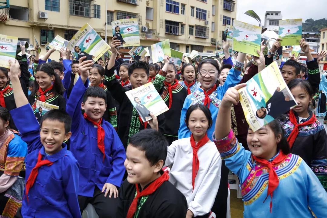 /ueditor/image/2019/05/08/4566e0cfff1efa8c3d8dc333e229675d.jpg “伊心为你 感动童行”天使之旅贫困先心病患儿筛查救助行动在百色启动3.jpg