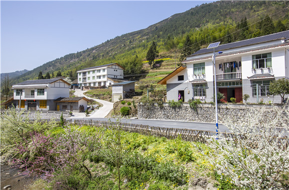 /ueditor/image/2019/05/14/68aeecd5d2065fe782a28ead1626bea6.jpg 南川擦亮旅游“金字招牌”贫困村吃上了旅游饭3.jpg