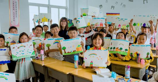 /ueditor/image/2019/05/21/0cee2b708661380b8766d9d22443a3f1.jpg “普利司通·幸福七巧板”携手樊振东走进安徽3.jpg