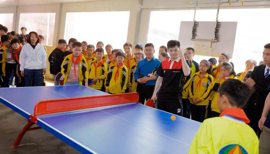 /ueditor/image/2019/05/21/6fc1fc19cdd3fee8e2d49810bf752336.jpg “普利司通·幸福七巧板”携手樊振东走进安徽5.jpg