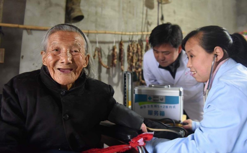 /ueditor/image/2019/05/21/8942e6ed48e0e23f51316a5f4ce4b00e.jpg 卫健委:“三进两建一帮扶”健康扶贫新模式1.jpg