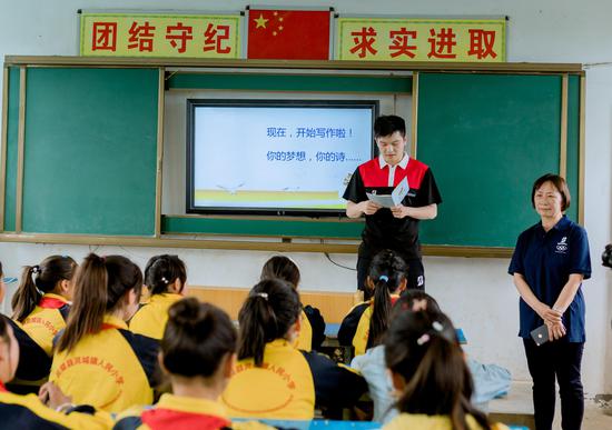 /ueditor/image/2019/05/21/e90c94d61ac69ac58e1bcf8454b118da.jpg “普利司通·幸福七巧板”携手樊振东走进安徽4.jpg