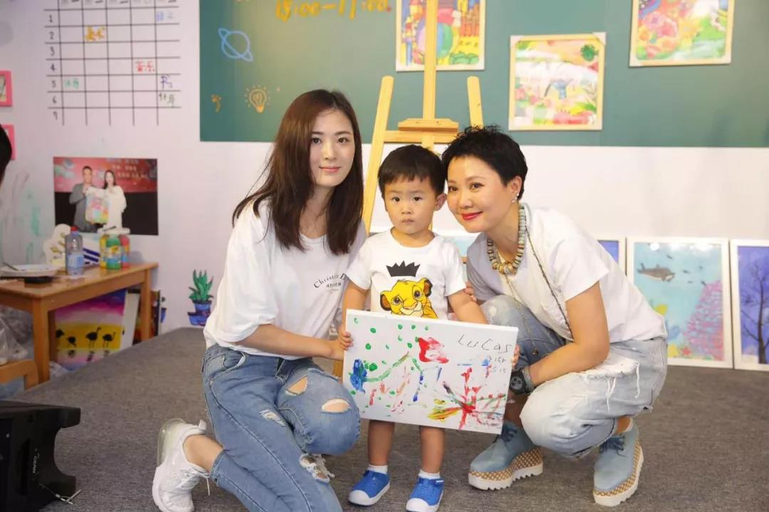 一间“神奇教室”突降深圳，明星大咖助阵，用童心画笔绘出“梦想的线条”21.jpg