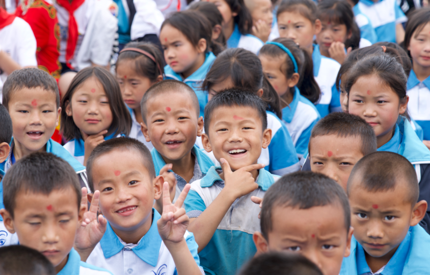 六一闻书香 “温情巴蜀·闪闪红星”水滴乡村童书馆落地大凉山8.png