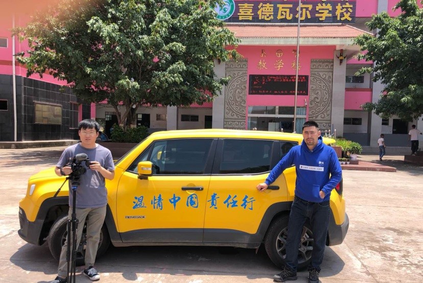 六一闻书香 “温情巴蜀·闪闪红星”水滴乡村童书馆落地大凉山4.jpg