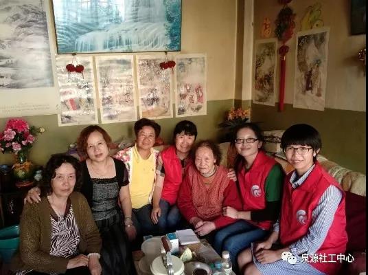 /ueditor/image/2019/06/10/c96c2ad87665eadd0ec3b4df07fe7f57.jpg 超仁妈妈倪春:“和爷爷奶奶坐时光机”为留守老人重返幸福6.jpg