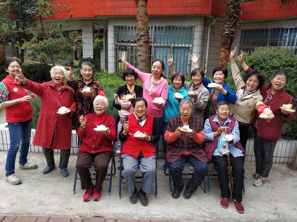 /ueditor/image/2019/06/10/d937478971bc39fb4288a5d22c79f539.jpg 超仁妈妈倪春:“和爷爷奶奶坐时光机”为留守老人重返幸福8.jpg