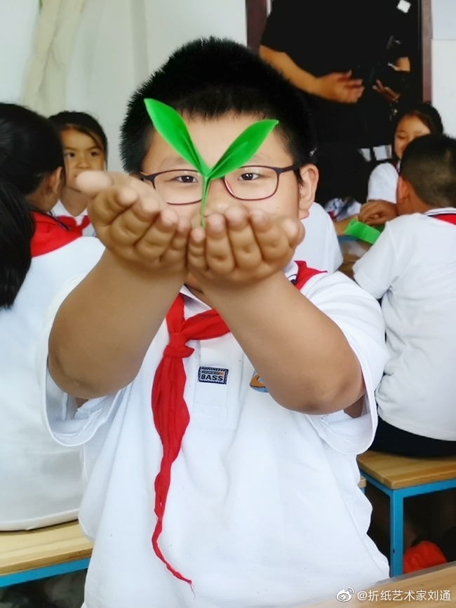 /ueditor/image/2019/06/25/aee47c64a7153cad0085f09742b7cf89.jpg 吉尼斯纪录创造者刘通:一张纸的公益行动15.jpg