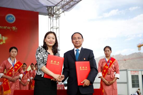 /ueditor/image/2019/06/27/22d56a80e148e9f867673bba220a76bb.jpg 马云公益基金会牵手拉萨师专 助力培养当地乡村教育家.jpg