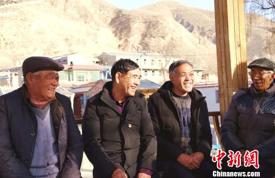 /ueditor/image/2019/06/28/0666fec3b4873f91a58651340f46c4d8.jpg 青海“扶贫书记”带领村民走出“致富路”.jpg