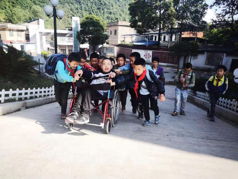 /ueditor/image/2019/07/17/5c4f8dd95c571628e7e901963af8b7b6.jpg 关爱留守儿童 “相守计划”点亮希望之光3.jpg