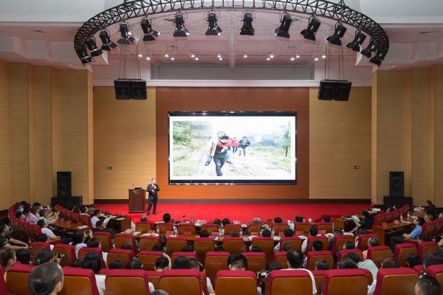 /ueditor/image/2019/07/22/eb415ec7ac67a91a718fbf1950046478.jpg “大爱清尘”8年帮扶8万多尘肺病患者.jpg