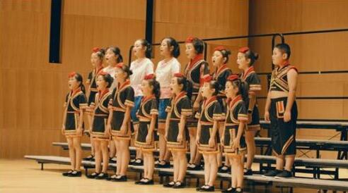 /ueditor/image/2019/07/24/e50396d6c542b4420c5f440442d497d9.jpg 体验“快乐音乐”之旅 14个乡村孩子的特殊合唱团.jpg