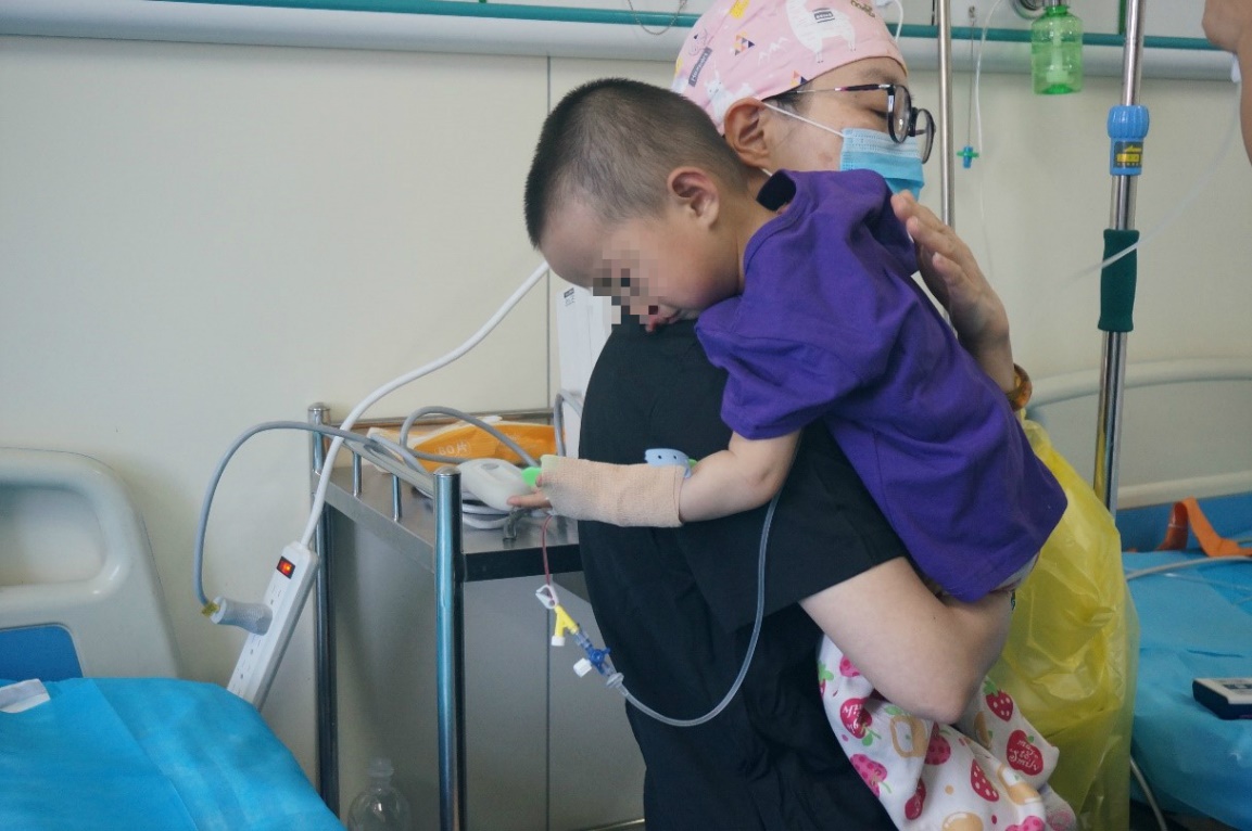 /ueditor/image/2019/08/02/7f6acad17abd5f85b8974230c8dc23f2.jpg 让微笑绽放:凤凰网“益童计划”在临夏救助56名唇腭裂患儿3.jpg