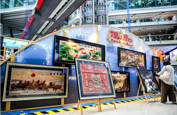 /ueditor/image/2019/08/05/3f037845b307036e4ab221116a3b1ca0.jpg “深山集市·风花雪月”大理专场吸引京城“赶集人”.jpg