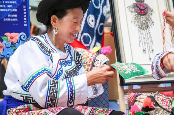 /ueditor/image/2019/08/05/715cbc8e3400e7c47e7b962eb6b46163.jpg “深山集市·风花雪月”大理专场吸引京城“赶集人” 1.jpg