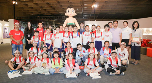 /ueditor/image/2019/08/07/62d611ffe1a7abd1b4392b797c725bc0.jpeg 真爱梦想“去远方”公益研学旅行队伍参观嘉德艺术中心 体验“小小拍卖师”1.jpeg