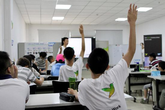 /ueditor/image/2019/08/12/a922faeeece970d6bf06b3d41d7ab828.jpg 孤独症青少年IT潜能辅助课程:为孩子营造平等教育机会.jpg