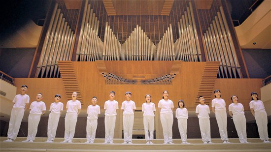 /ueditor/image/2019/08/12/da77d05061f43f9c2c72ad5036fc7763.jpg 大山深处的无声合唱团2.jpg