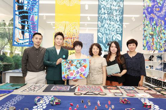 /ueditor/image/2019/08/19/17f6c71045d97313a8f66c94cb16269e.jpg “妈妈制造x原始代码”中国传统手工艺体验专场在京举办.jpg