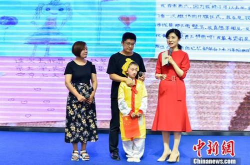 /ueditor/image/2019/08/26/b6b8d220d1a42e0121fa30ef6d453e6a.jpg 中国宋庆龄基金会“留守儿童关爱行动”在京正式启动2.jpg