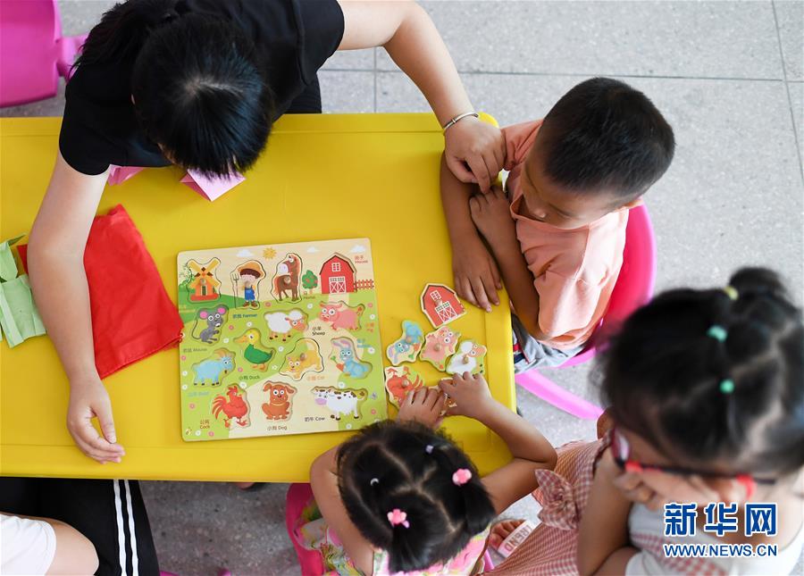 /ueditor/image/2019/08/26/ef17b4a2e9062bab68baae7a0fc49820.jpg 江西乐安:“童伴之家”——为农村儿童撑起一片爱的天空2.jpg