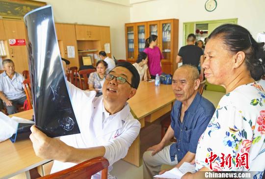 /ueditor/image/2019/08/27/ae6a2a8bffffa271458cba791820cc1d.jpg 北京200多名医疗专家在广西兴安县开展公益活动1.jpg