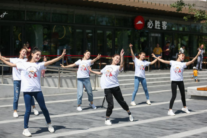 /ueditor/image/2019/08/27/edcd77adc4091c54a60e21d3898c89c1.png 公益快闪亮相北京世园会 “捐一元”12年聚沙成塔守正创新.png