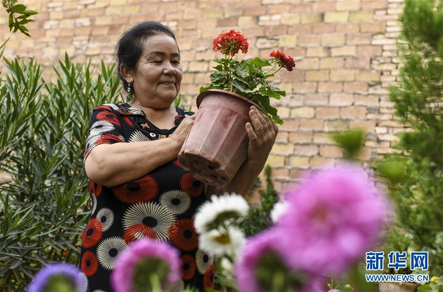 /ueditor/image/2019/08/28/03a7b1ab483e68df815a1effbfcaed01.jpg “以花为媒”打造美好生活1.jpg