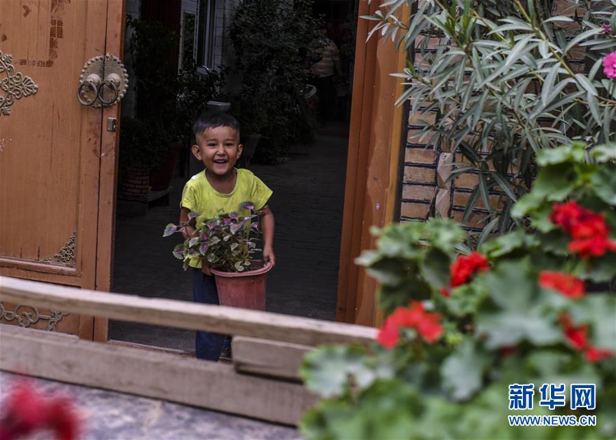 /ueditor/image/2019/08/28/10b68e4b24569ae41a56ccf01a3d5340.jpg “以花为媒”打造美好生活5.jpg