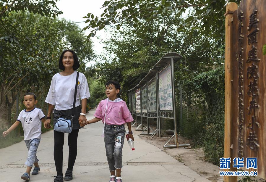 /ueditor/image/2019/08/28/5b920ac97f823abd937d1a9377c58b16.jpg “以花为媒”打造美好生活4.jpg