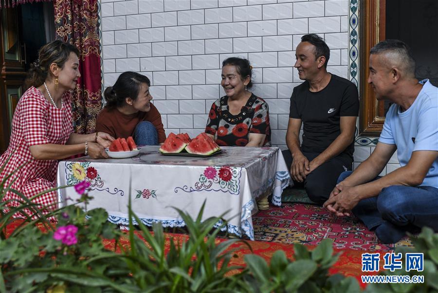 /ueditor/image/2019/08/28/eca6c06e98182e53d388c57d019d95fb.jpg “以花为媒”打造美好生活2.jpg