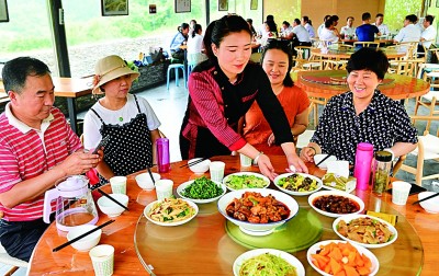 /ueditor/image/2020/07/22/bdfc95d07144b56b5c1f1acaa19e8924.jpg 旅游扶贫2.jpg